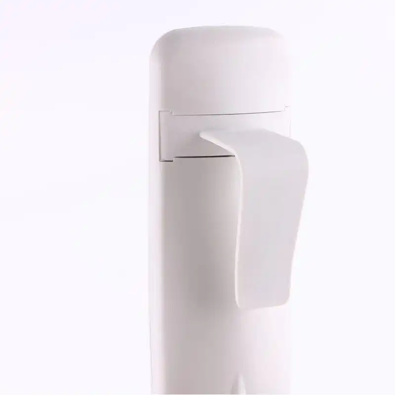 H08 3 The hook of the H08 Wired remote which with 8 buttons